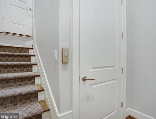 420 3rd St, Washington DC  20003-1930 exterior