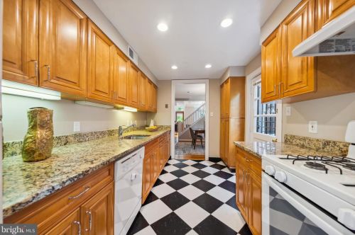 435 5 St, Washington DC 20003-2052 exterior