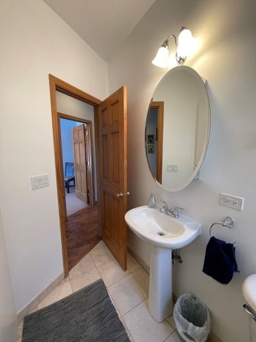 2746 Ashland Ave, Chicago IL 60657-6564 exterior