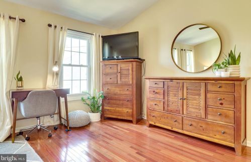 7041 Chesley Search Way, Alexandria VA 22315-4754 exterior