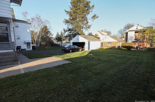 323 Oak St, New Britain CT 06051-1213 exterior