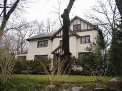 21 Gammons Rd, Newton, MA 02468-1215