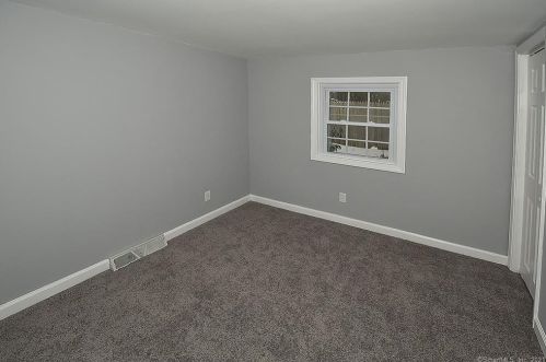 14 Lk St, Ellington CT 06029-3008 exterior