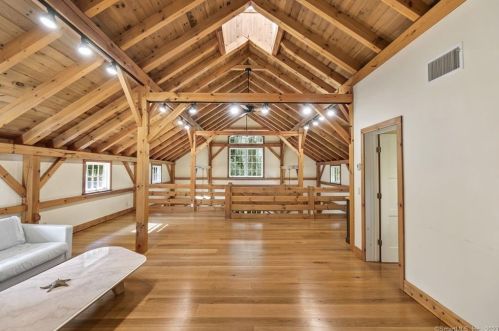 7 Cobb Is Dr, Greenwich CT 06830-7244 exterior