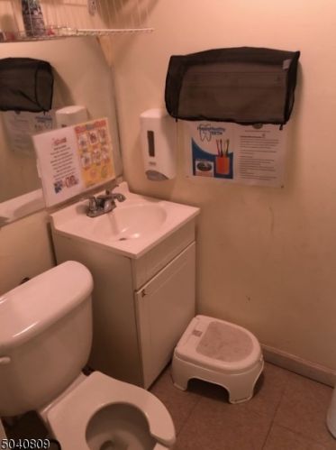 907 Chancellor Ave, Irvington NJ  07111-1213 exterior