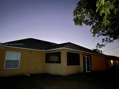 641 Dalton Cir, Fort Pierce FL 34953-5814 exterior