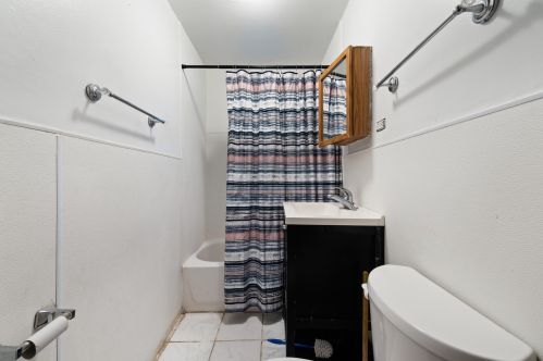 824 California, Chicago IL 60645-5208 exterior