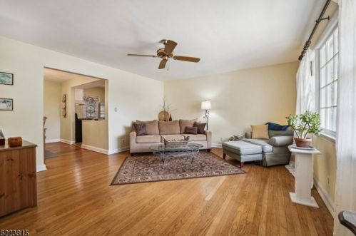 28 Halsted St, Verona, NJ 07044-1214