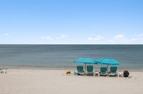 8808 Ln Palma Ln, Naples FL 34108-7755 exterior