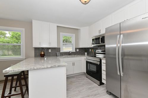 450 91st St, Milwaukee, WI 53226-4524