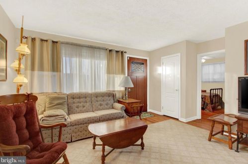 49 Columbus Ave, Littlestown, PA 17340-1103