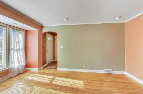 8908 Dorchester Ave, Chicago IL 60619-7005 exterior