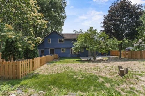 6218 Old Middleton Rd, Madison WI  53705-1040 exterior