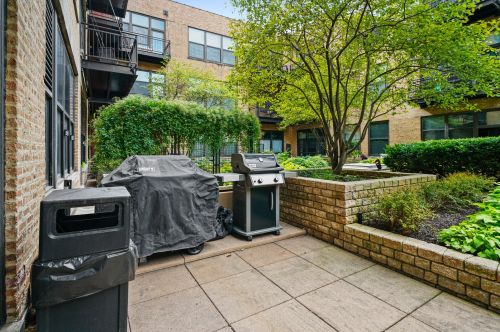 1040 Adams St, Chicago IL 60607-2912 exterior