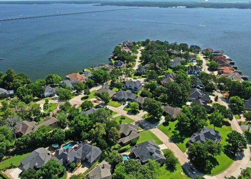 240 Edgewood Dr, Montgomery TX 77356-8408 exterior