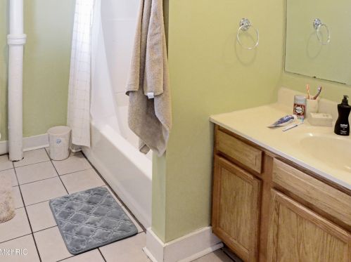 940 Mcreynolds Ave, Grand Rapids MI 49504-4439 exterior