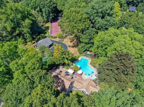 97-105 Kingwood Park, Poughkeepsie NY  12601-5448 exterior