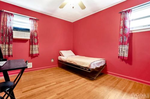 12 Pne St, Edison NJ 08817-4743 exterior