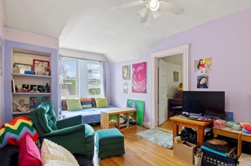 142 East St, Wallingford CT 06492-4006 exterior