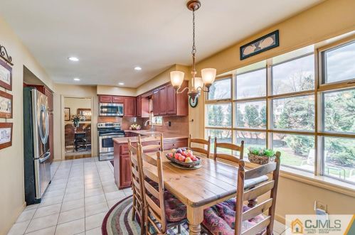 68 Monroe Ave, Edison NJ 08820-3724 exterior