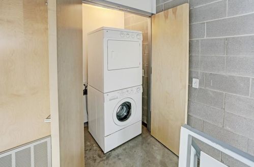 4801 Congress Ave, Austin TX 78745-2304 exterior