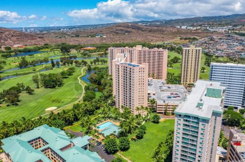3075 Ala Poha Pl, Honolulu HI 96818-1600 exterior