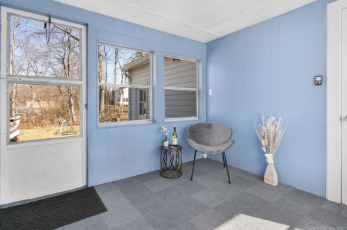 75 White St, Manchester, CT 06042-3127