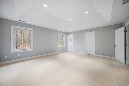 10 Azalea Ln, Ellington CT  06029-3063 exterior