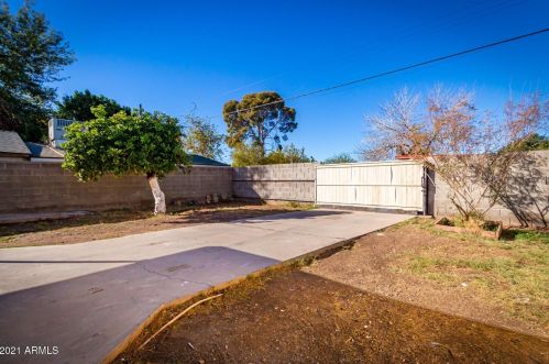 810 27th Ave, Phoenix AZ 85027-1805 exterior