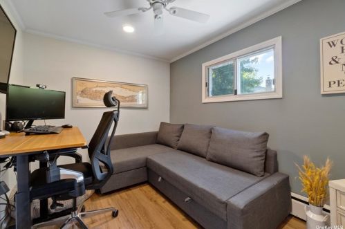 33 Hazard Ave, Huntington Station NY 11746-3726 exterior