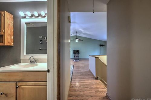 48 Stevens St, Milford CT 06460-7869 exterior