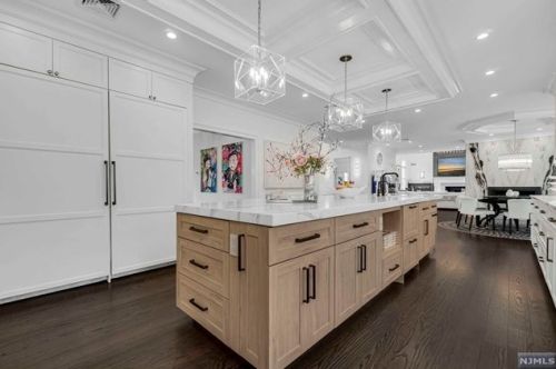 206 County Rd, Demarest NJ  07627-2202 exterior