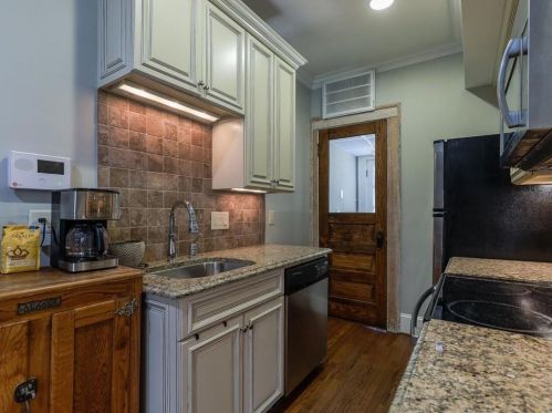 653 Highland Ave, Atlanta GA 30312-1426 exterior