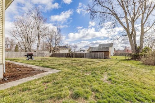 104 Brewster Rd, Enfield CT 06082-4104 exterior