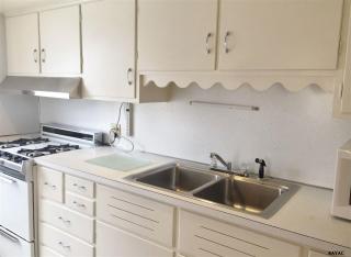 245 Baltimore St, Hanover PA  17331-3260 exterior