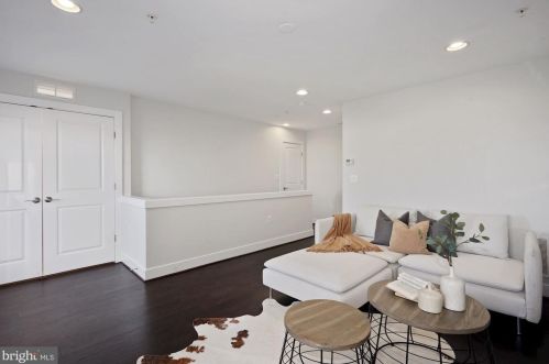 724 Diamond Ave, Alexandria VA 22301-1748 exterior