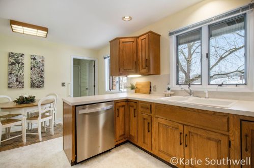 3646 Charlevoix Dr, Grand Rapids MI 49546-7061 exterior