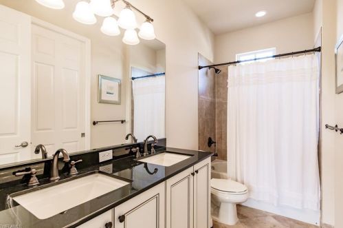 6480 Marbella Dr, Naples FL 34105-5040 exterior