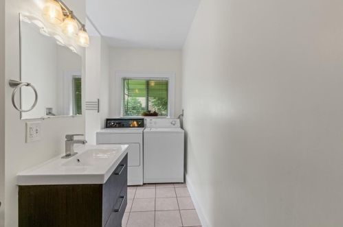 246 Smith St, Providence RI 02911-3307 exterior