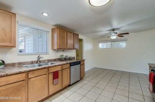 8217 Beverly St, Tucson AZ 85710-5931 exterior