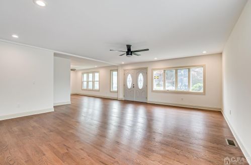 110 Bond St, Iselin NJ  08830-2424 exterior