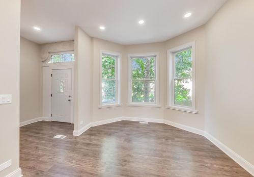 8740 Escanaba Ave, Chicago IL  60617-3115 exterior