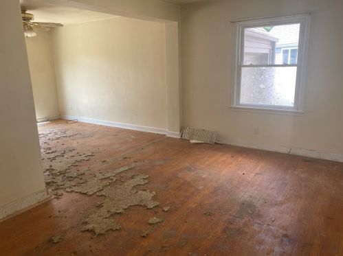 10923 Marion St, Milwaukee WI 53222-1126 exterior