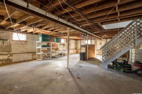 68 Euclid St, Valley Stream NY  11580-4111 exterior