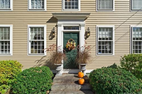 381 Main St, Deep River, CT 06417-2054