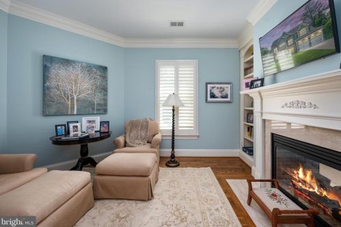 6421 Divine St, Mc Lean VA 22101-4702 exterior