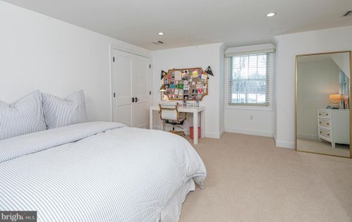 6 Alta Vista Dr, Princeton NJ 08540-7429 exterior