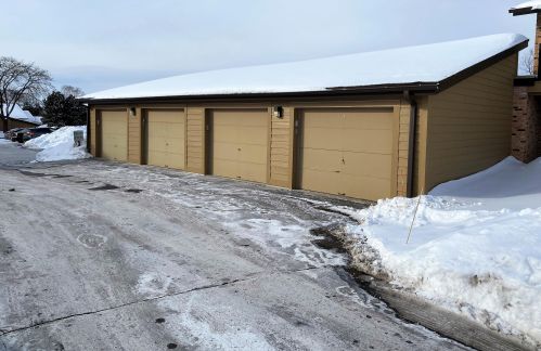 8757 72nd St, Milwaukee WI  53223-2728 exterior