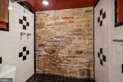 515 Delancey St, Philadelphia PA 19106-4105 exterior