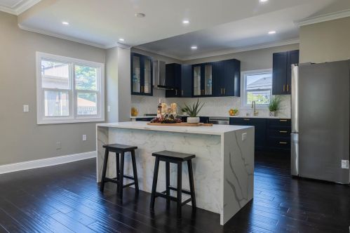 2726 Beverly Rd, Milwaukee WI  53211-2438 exterior